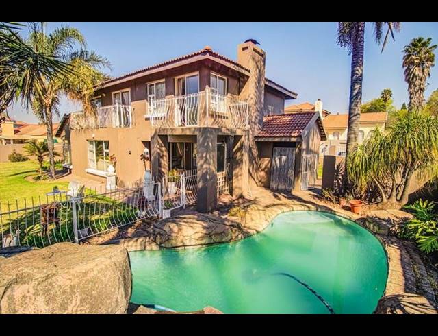 4 BEDROOM HOUSE FOR SALE IN VAN RIEBEECK PARK